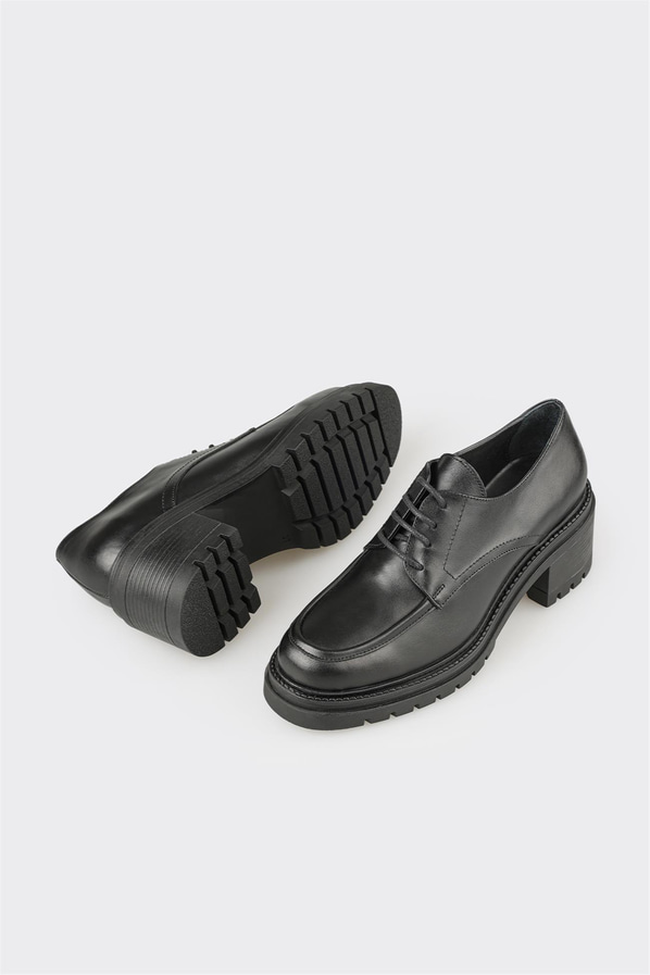 Siyah Deri Kadın Topuklu Ayakkabı