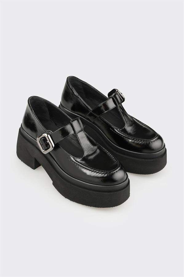 Siyah Deri Kadın Topuklu Ayakkabı