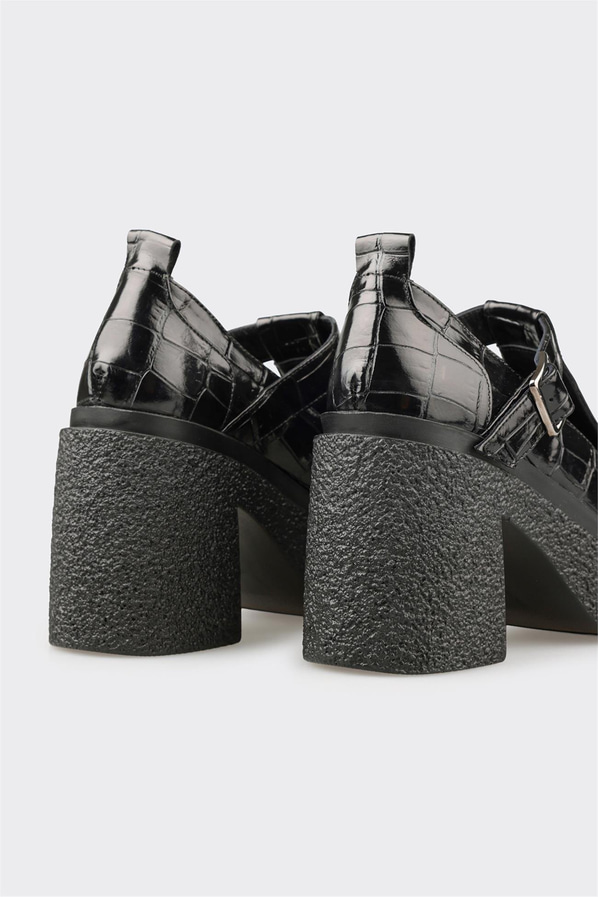 Siyah Deri Kadın Topuklu Ayakkabı