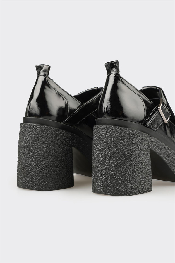 Siyah Deri Kadın Topuklu Ayakkabı