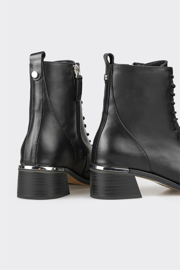 Siyah Deri Kadın Topuklu Bot