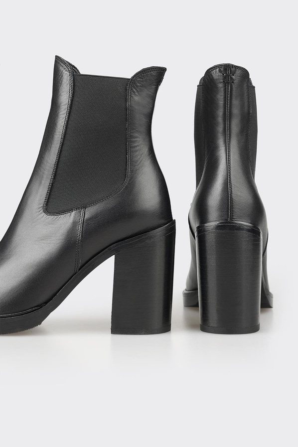 Siyah Deri Kadın Topuklu Bot