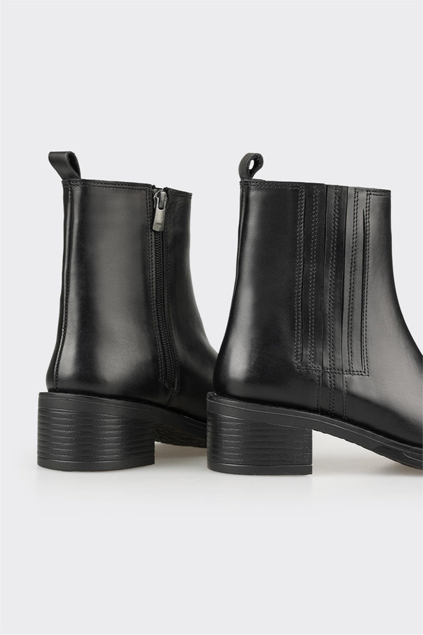 Siyah Deri Kadın Topuklu Bot