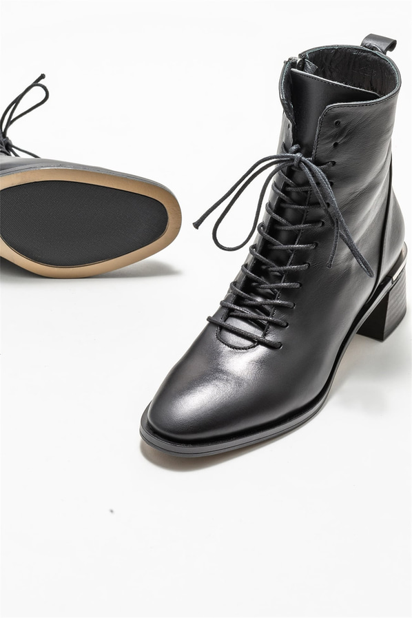 Siyah deri bağcıklı kalın topuklu kadın bot, rahat kullanım için - Elle Shoes