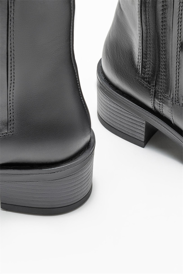 Siyah deri bağcıklı topuklu kadın bot, klasik stil için - Elle Shoes