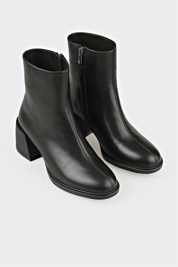 Siyah Deri Kadın Topuklu Bot