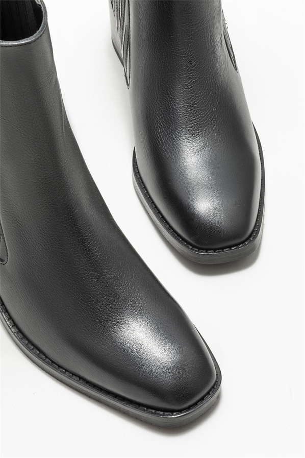 Siyah deri topuklu kadın bot, rahat kullanım için - Elle Shoes