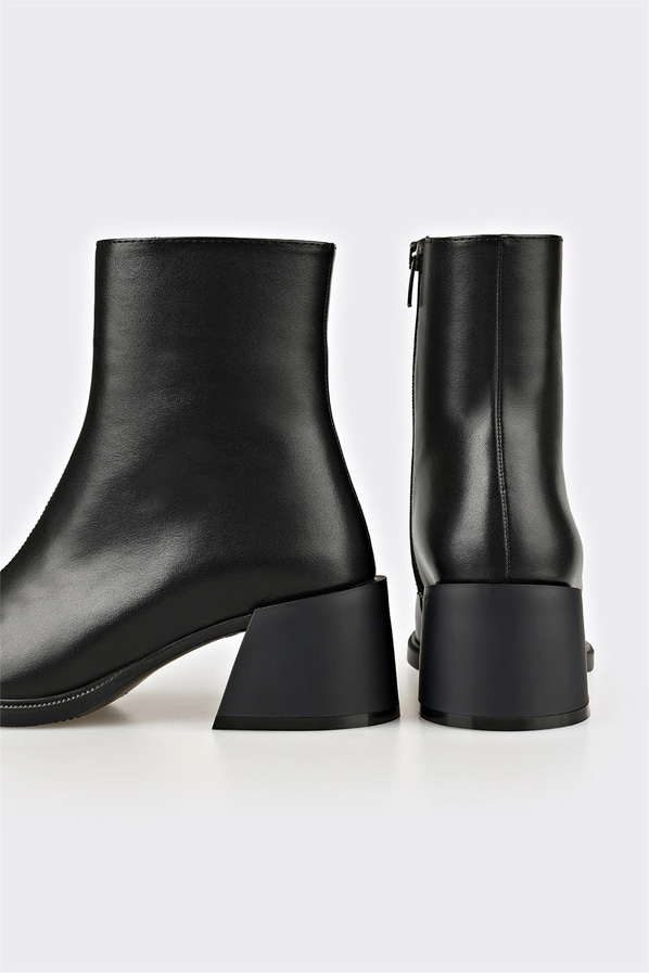 Siyah Deri Kadın Topuklu Bot