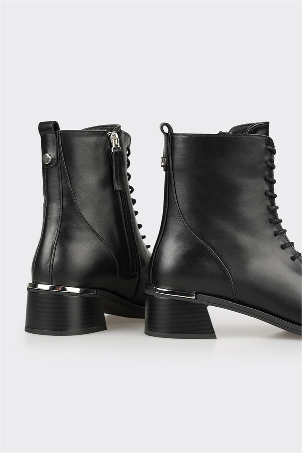 Siyah Deri Kadın Topuklu Bot