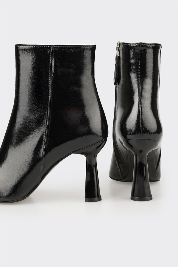 Siyah Deri Kadın Topuklu Bot