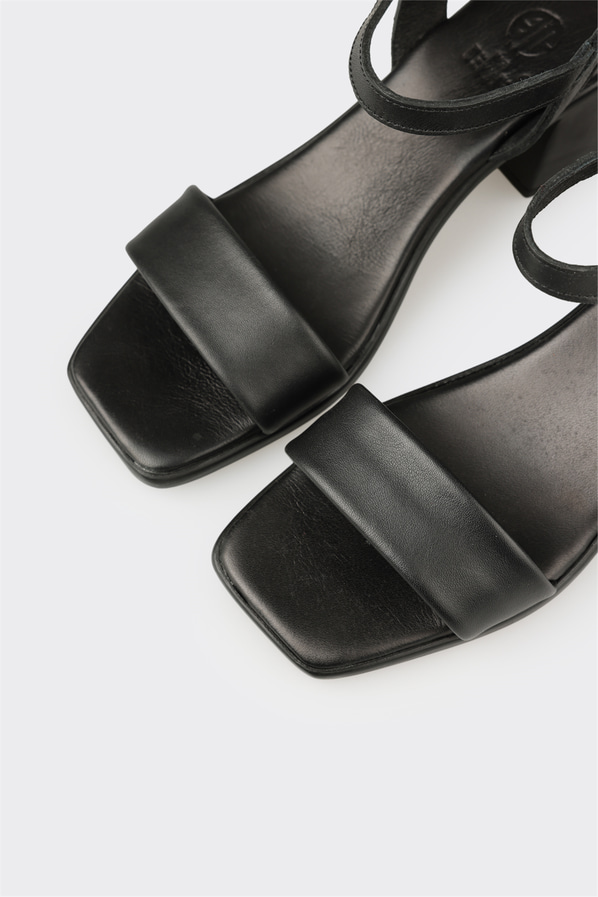 Siyah deri topuklu kadın sandalet - Elle Shoes