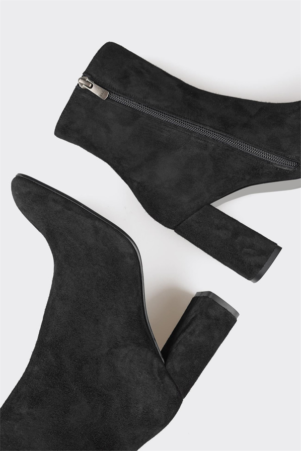 Siyah deri sivri burunlu topuklu kadın bot, rahat kullanım için - Elle Shoes