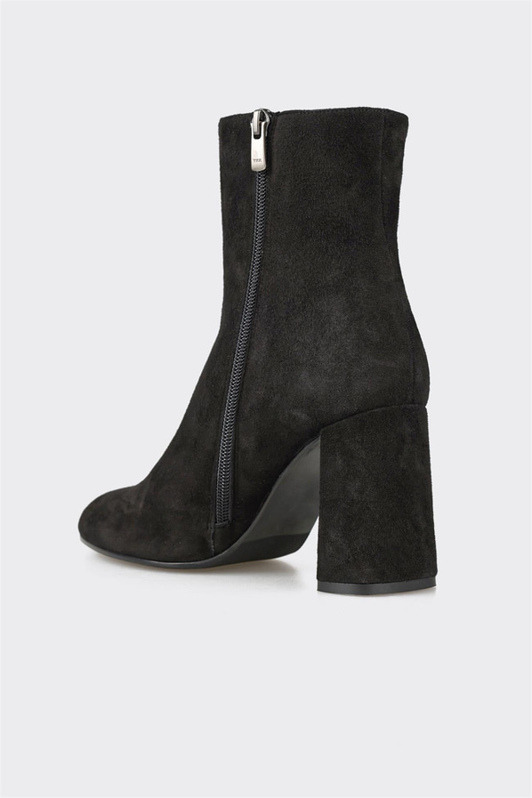 Siyah deri sivri burunlu topuklu kadın bot, rahat kullanım için - Elle Shoes