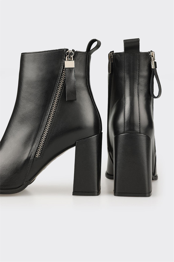 Siyah Deri Kadın Yüksek Topuk Bot