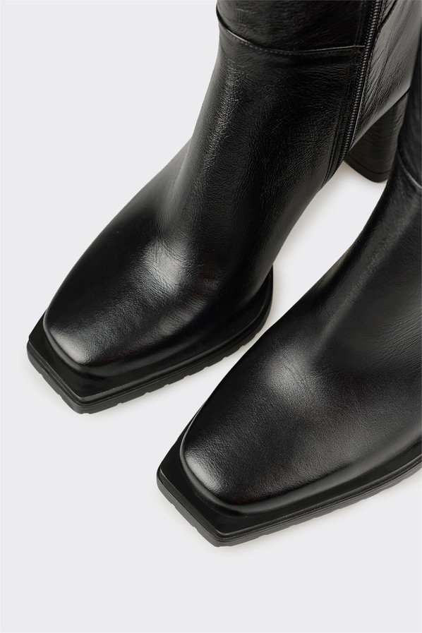 Siyah Deri Kadın Yüksek Topuk Çizme