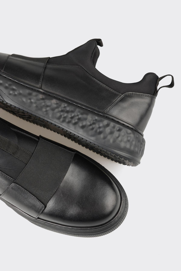 Siyah deri erkek spor ayakkabı, rahat kullanım için - Elle Shoes