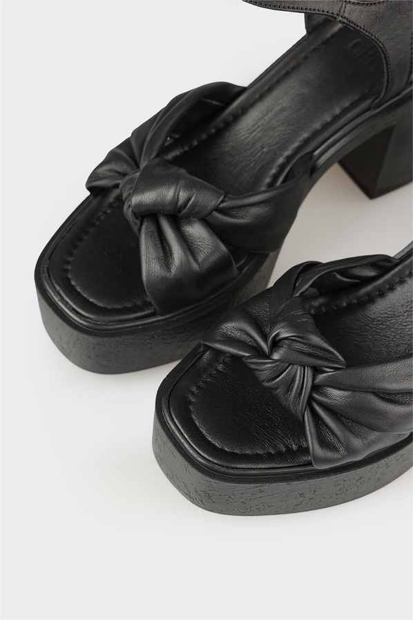 Siyah kadın topuklu sandalet, rahat kullanım için - Elle Shoes