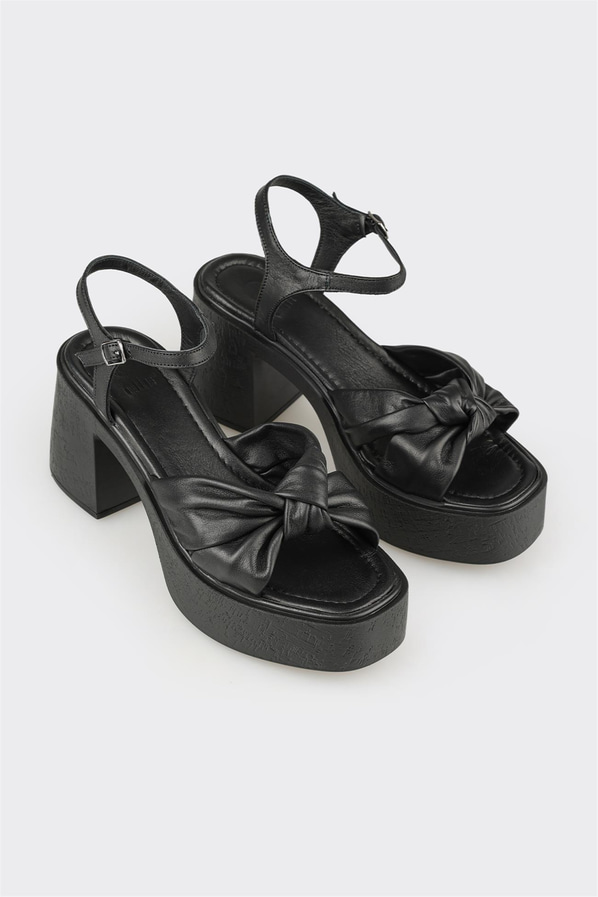 Siyah kadın topuklu sandalet, rahat kullanım için - Elle Shoes