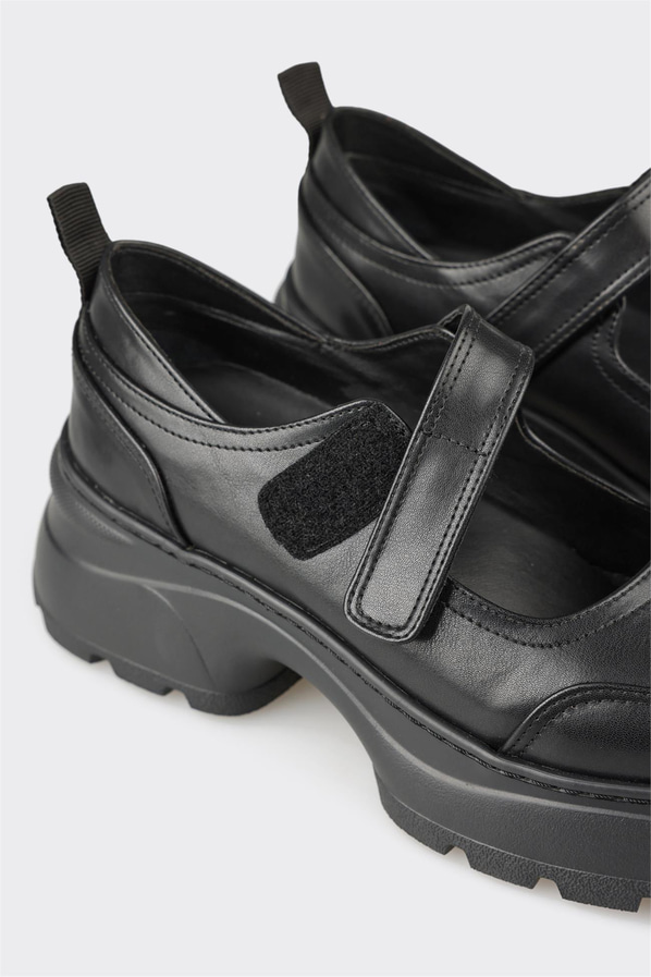 Siyah kadın düz ayakkabı, günlük kullanım için - Elle Shoes
