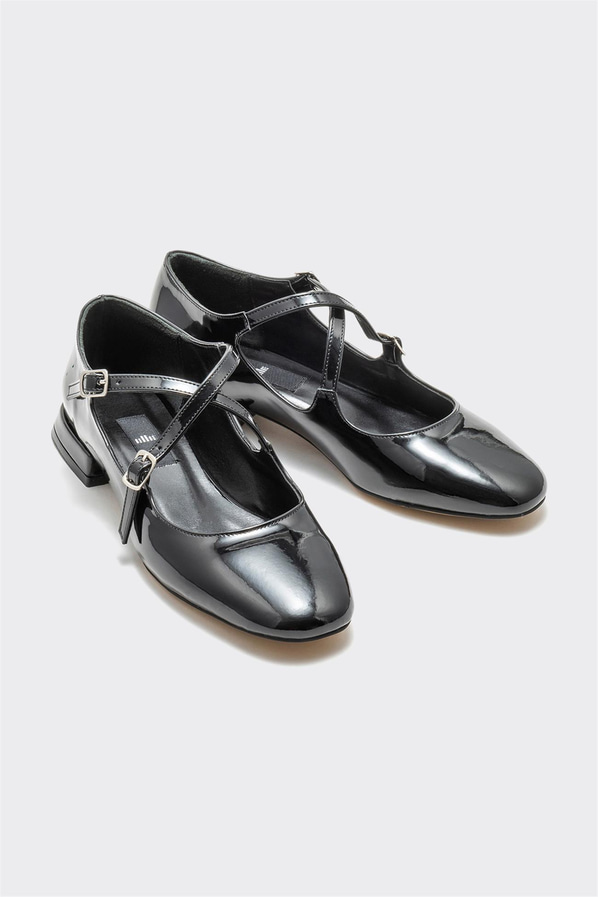 Siyah kadın düz ayakkabı, günlük kullanım için - Elle Shoes
