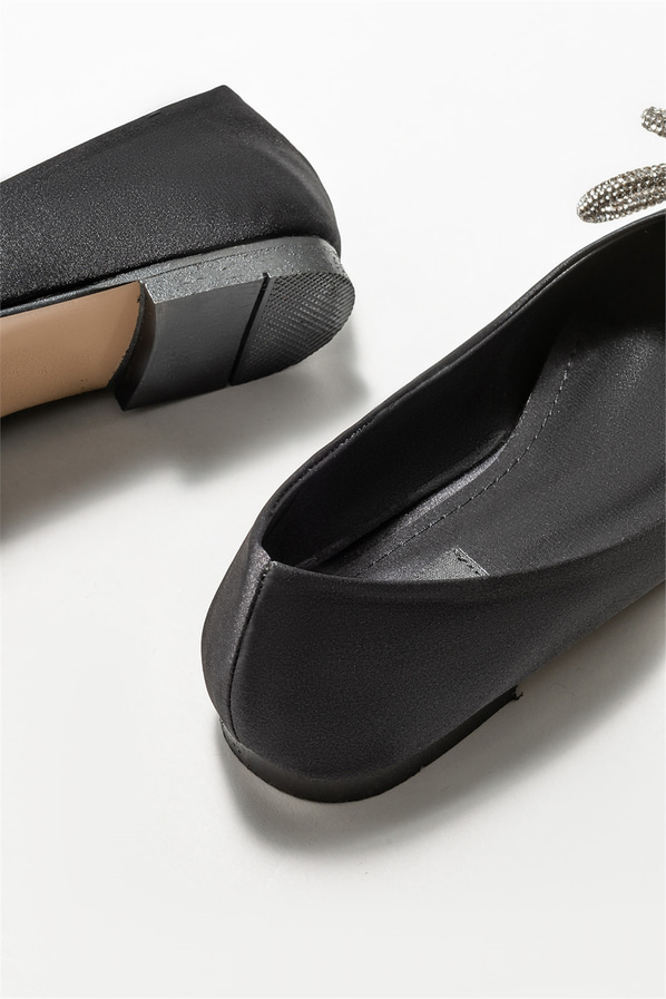 Siyah kadın günlük ayakkabı, günlük kullanım için - Elle Shoes