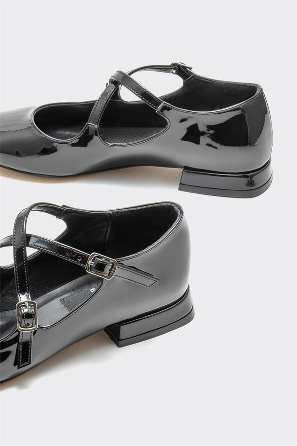 Siyah kadın düz ayakkabı, günlük kullanım için - Elle Shoes