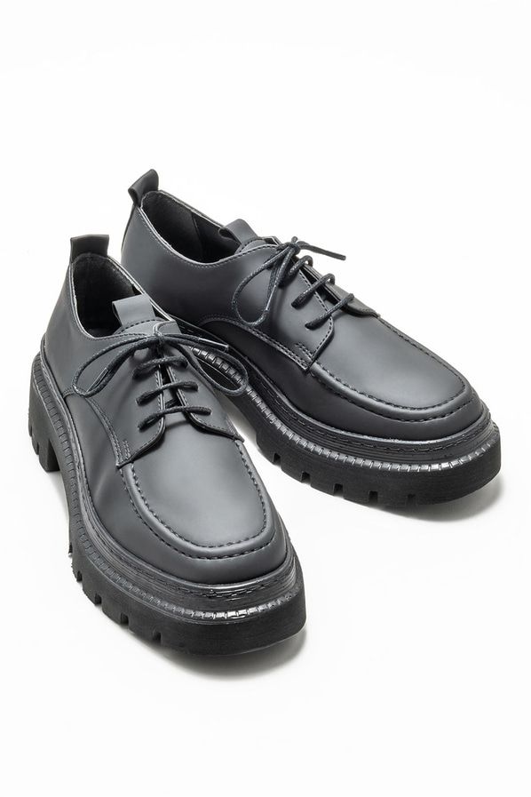 Siyah kadın günlük ayakkabı, günlük kullanım için - Elle Shoes