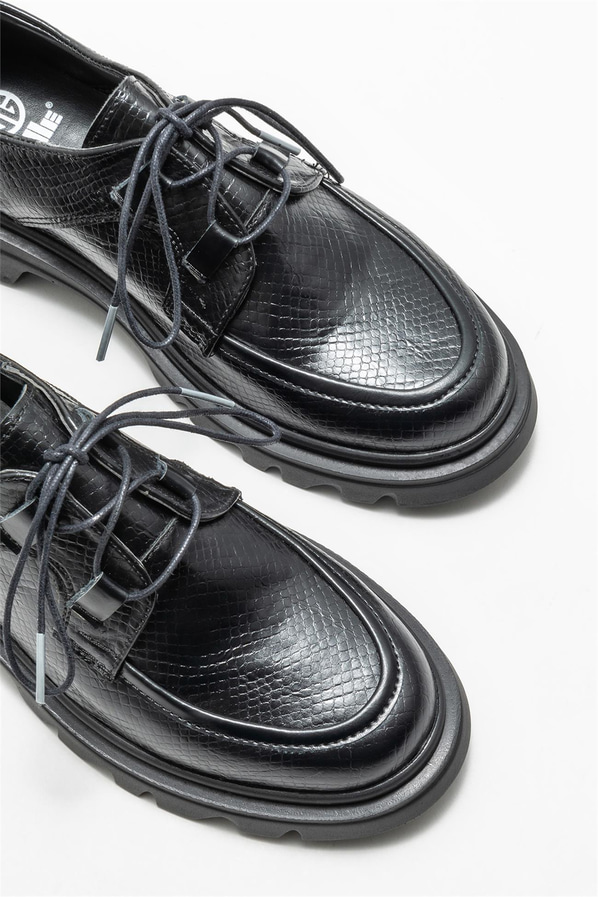 Siyah kadın ayakkabı, günlük kullanım için - Elle Shoes
