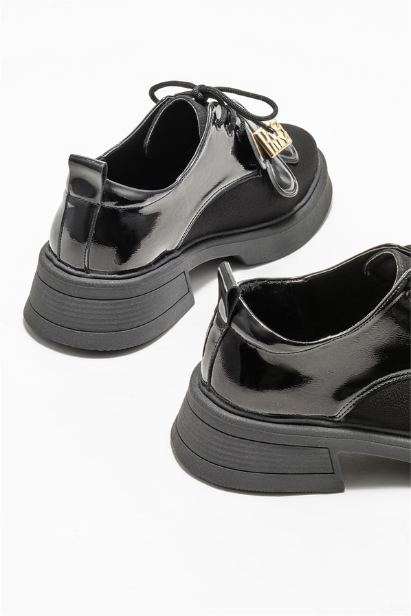 Siyah kadın günlük ayakkabı, günlük kullanım için - Elle Shoes