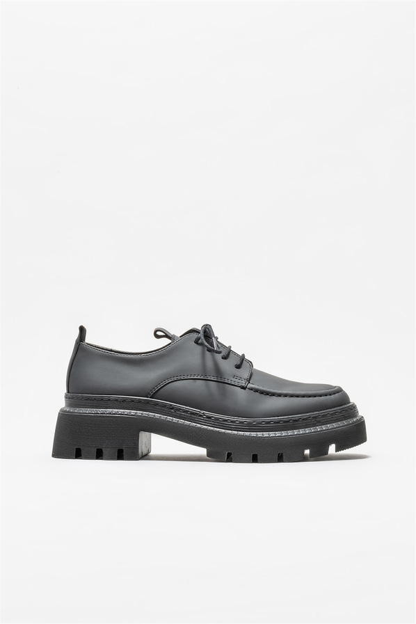 Siyah kadın günlük ayakkabı, günlük kullanım için - Elle Shoes