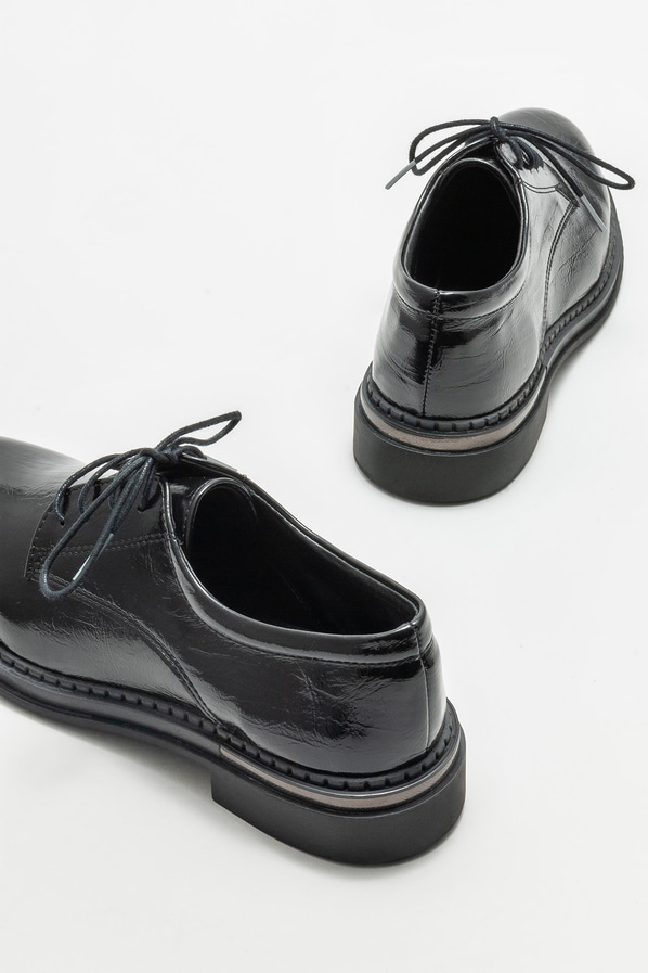 Siyah düz kadın ayakkabı, günlük kullanım için - Elle Shoes