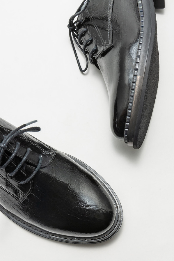 Siyah düz kadın ayakkabı, günlük kullanım için - Elle Shoes