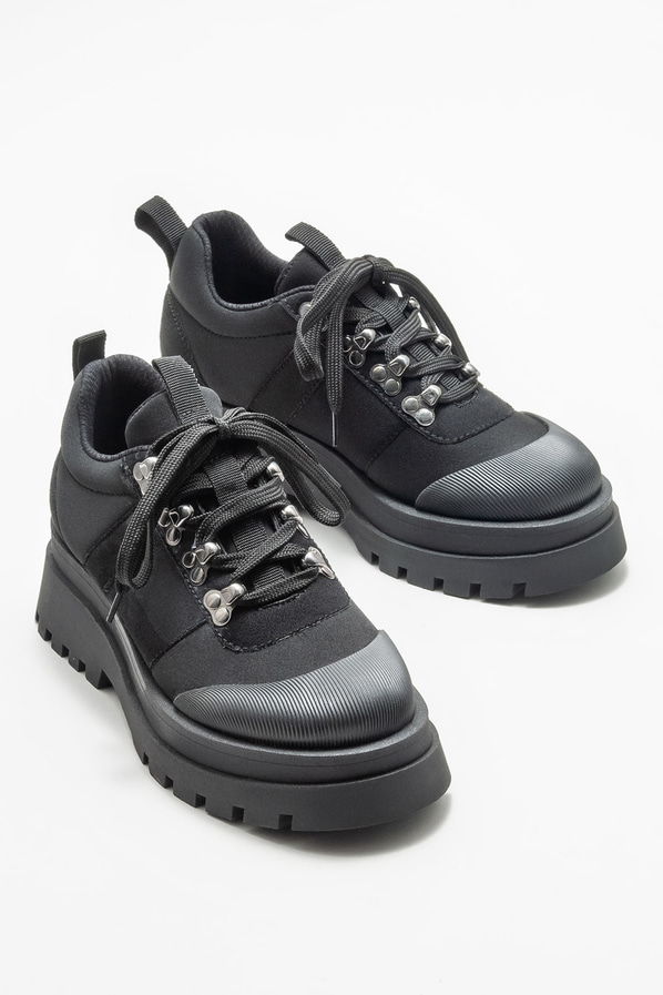 Siyah düz kadın ayakkabı, günlük kullanım için - Elle Shoes