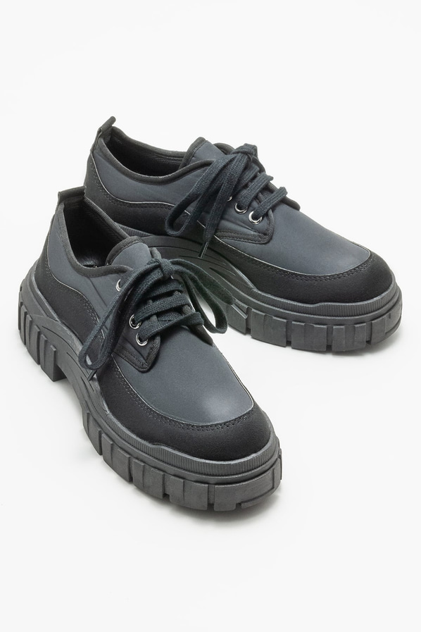 Siyah düz kadın ayakkabı, günlük kullanım için - Elle Shoes