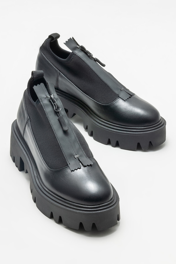 Siyah düz kadın ayakkabı, günlük kullanım için - Elle Shoes
