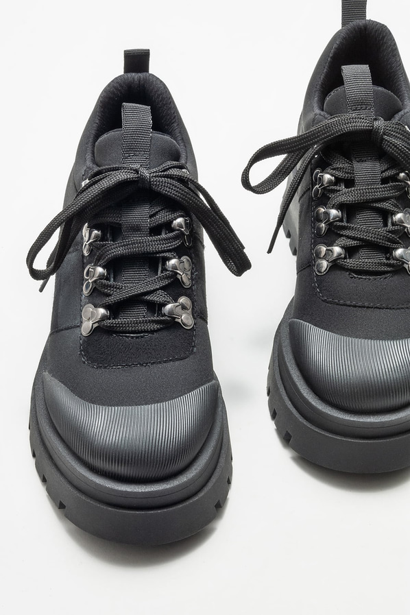 Siyah düz kadın ayakkabı, günlük kullanım için - Elle Shoes