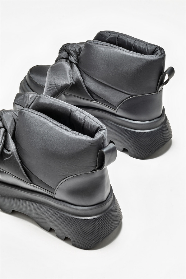 Siyah düz kadın bot, günlük kullanım için - Elle Shoes