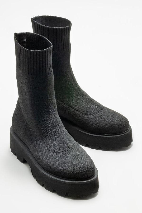 Siyah düz kadın bot, günlük kullanım için - Elle Shoes