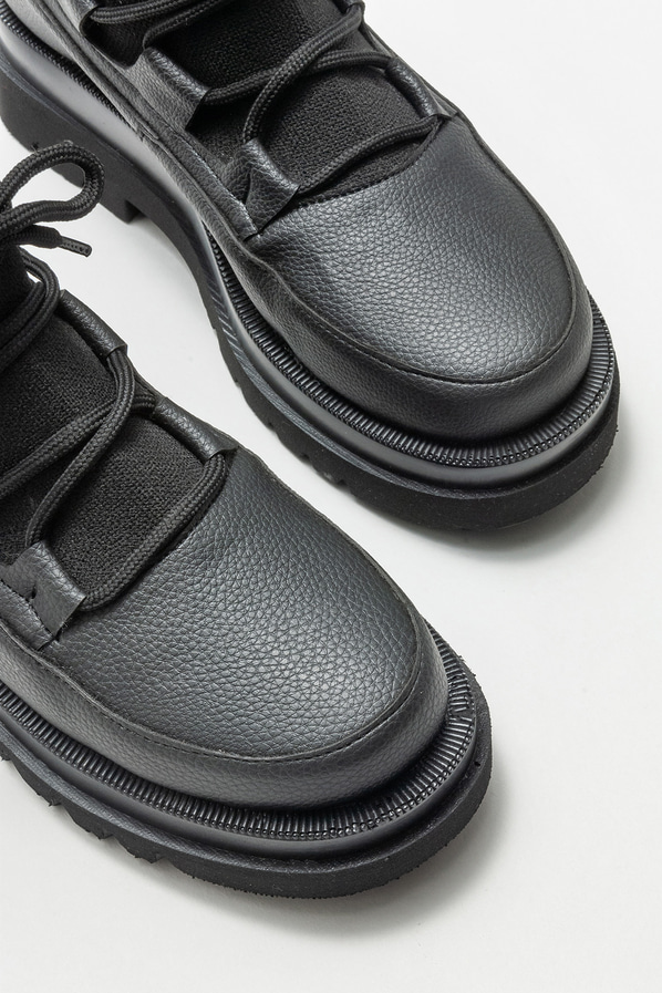 Siyah düz kadın bot, günlük kullanım için - Elle Shoes