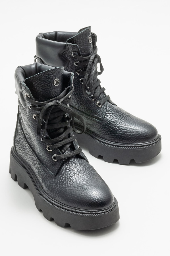 Siyah düz kadın bot, günlük kullanım için - Elle Shoes