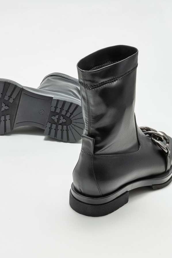 Siyah düz kadın bot, günlük kullanım için - Elle Shoes