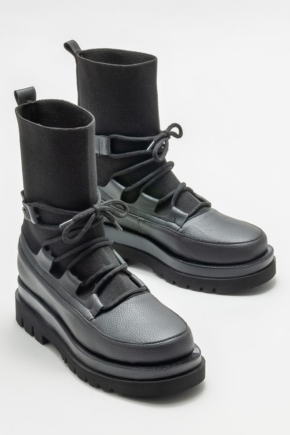 Siyah düz kadın bot, günlük kullanım için - Elle Shoes