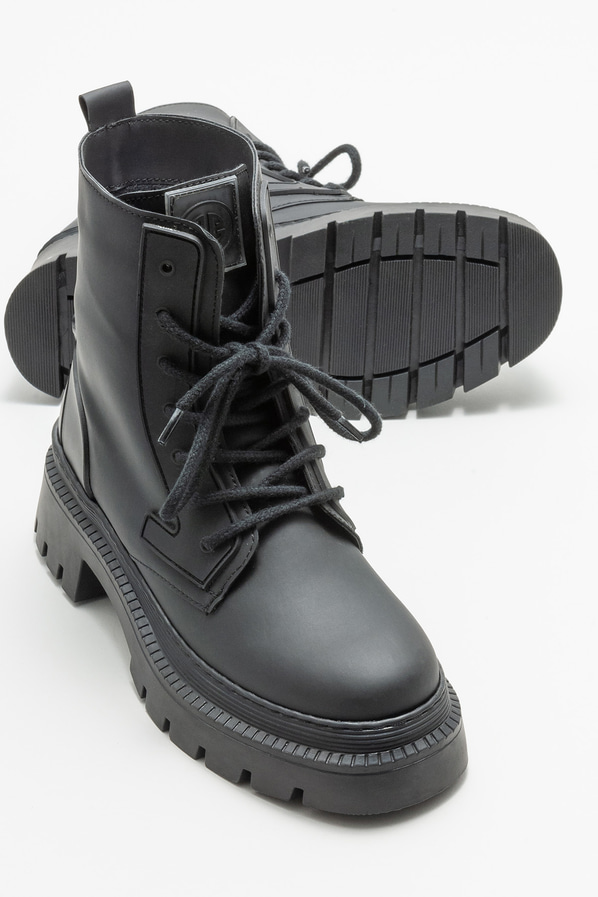 Siyah düz kadın bot, günlük kullanım için - Elle Shoes
