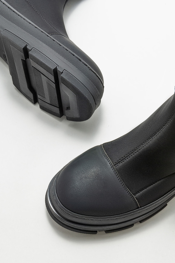 Siyah düz kadın bot, günlük kullanım için - Elle Shoes