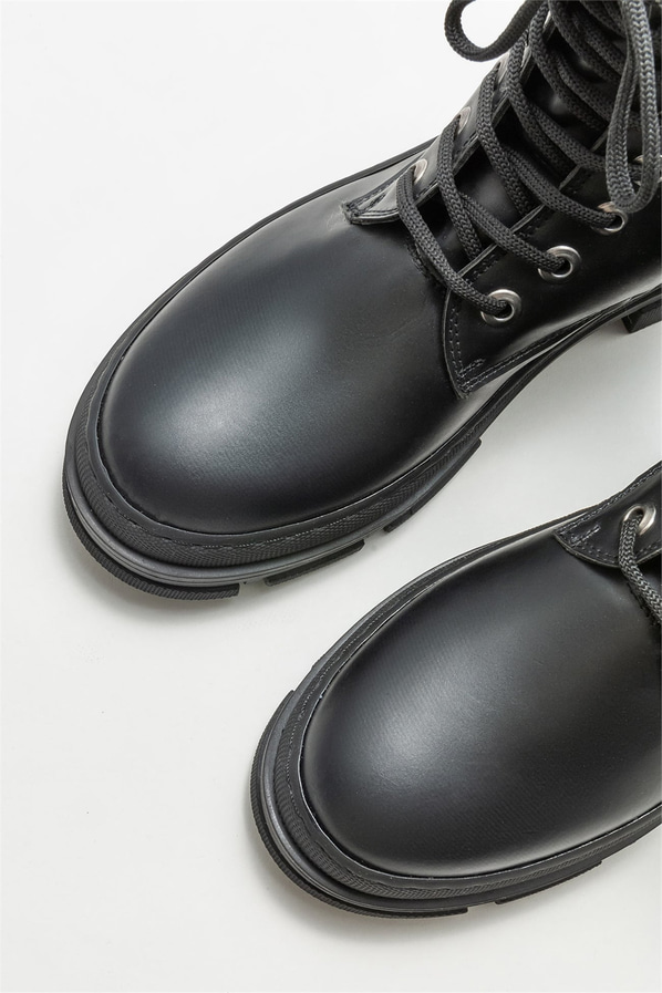 Siyah düz kadın bot, günlük kullanım için - Elle Shoes