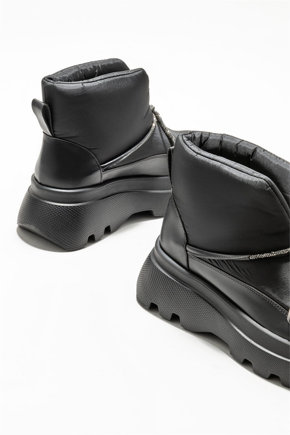 Siyah düz kadın bot, günlük kullanım için - Elle Shoes