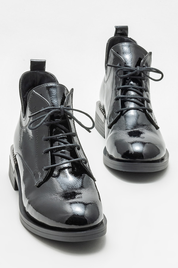 Siyah düz kadın bot, günlük kullanım için - Elle Shoes
