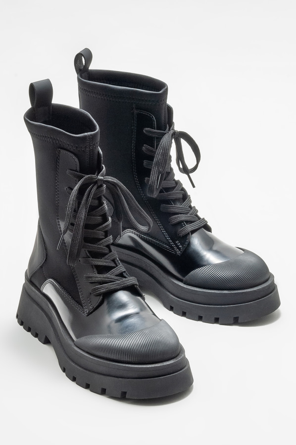 Siyah düz kadın bot, günlük kullanım için - Elle Shoes