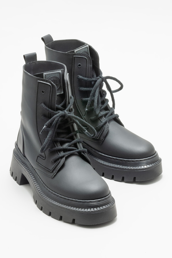 Siyah düz kadın bot, günlük kullanım için - Elle Shoes