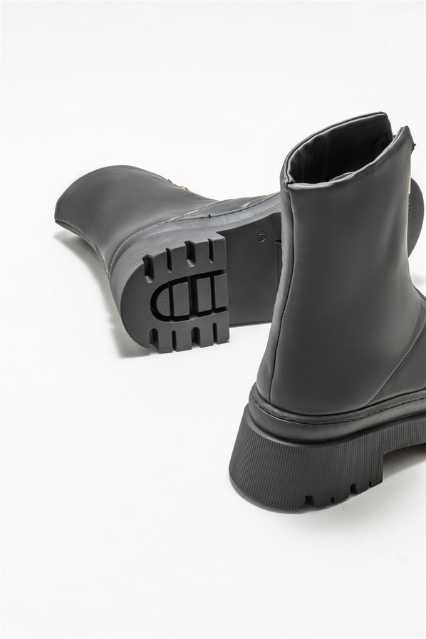 Siyah düz kadın bot, günlük kullanım için - Elle Shoes
